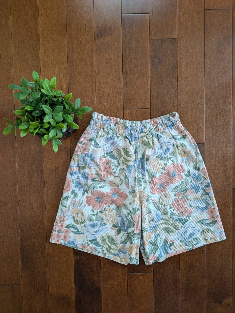 PASTEL FLORAL VINTAGE 90s TROUSER SHORTS